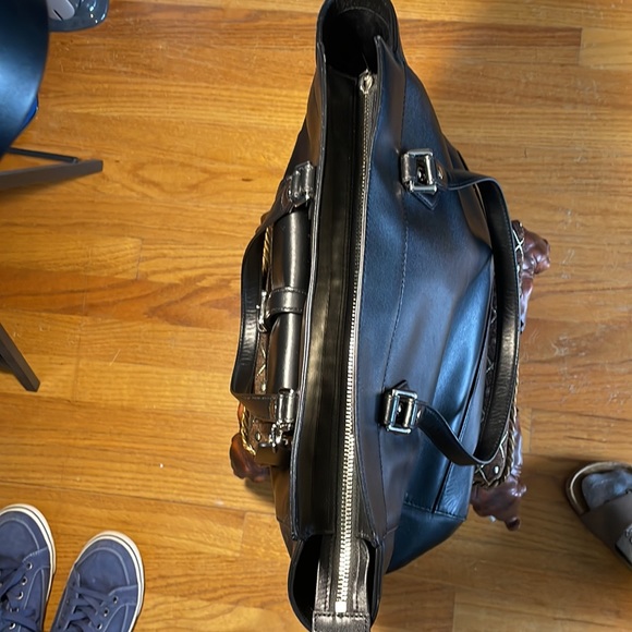 Coach bag in Black! - Picture 10 of 15